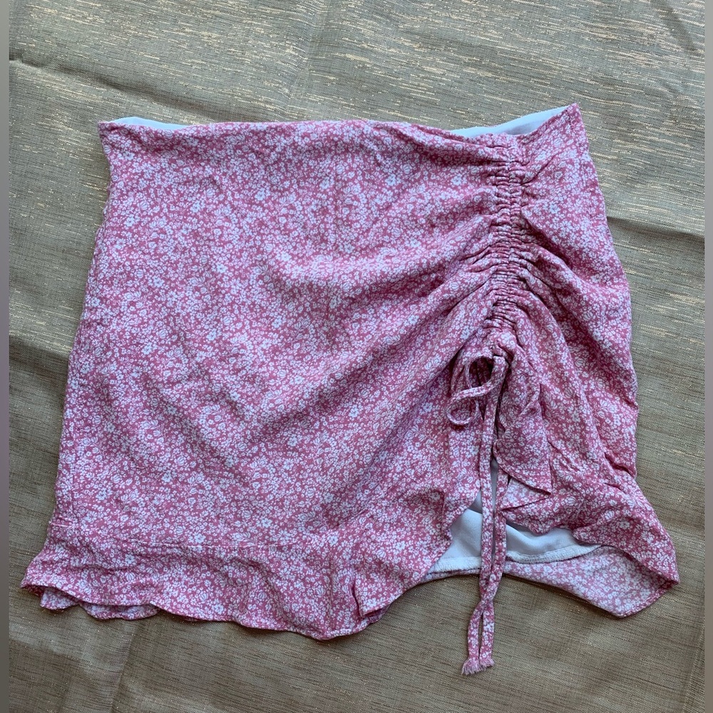 Forever 21 juniors pink and white floral skirt size L